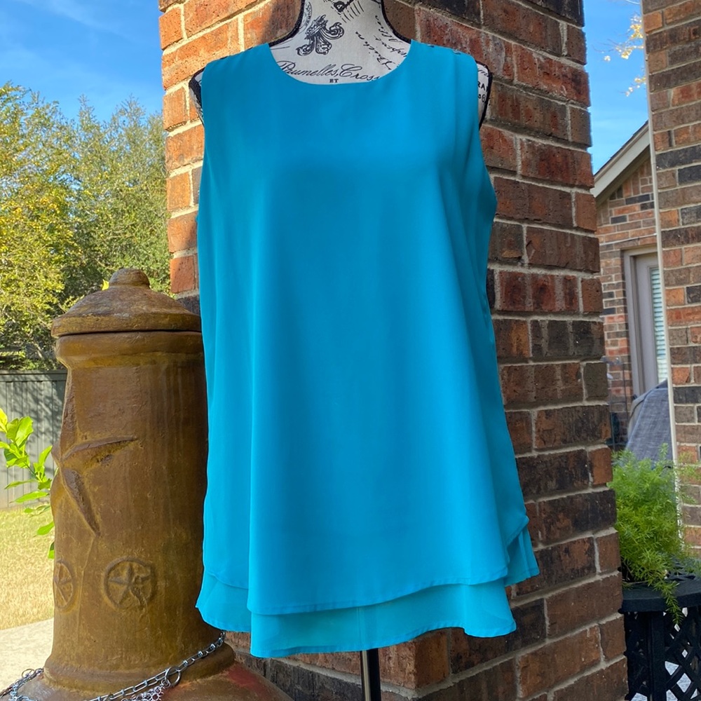 Simply Noelle beautiful aqua flowy feminine blouse.